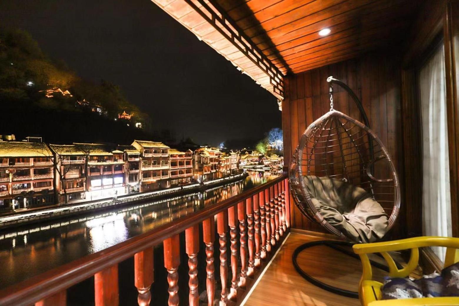 Fenghuang Ancient Town Lazy Cat Riverside Inn Exterior photo