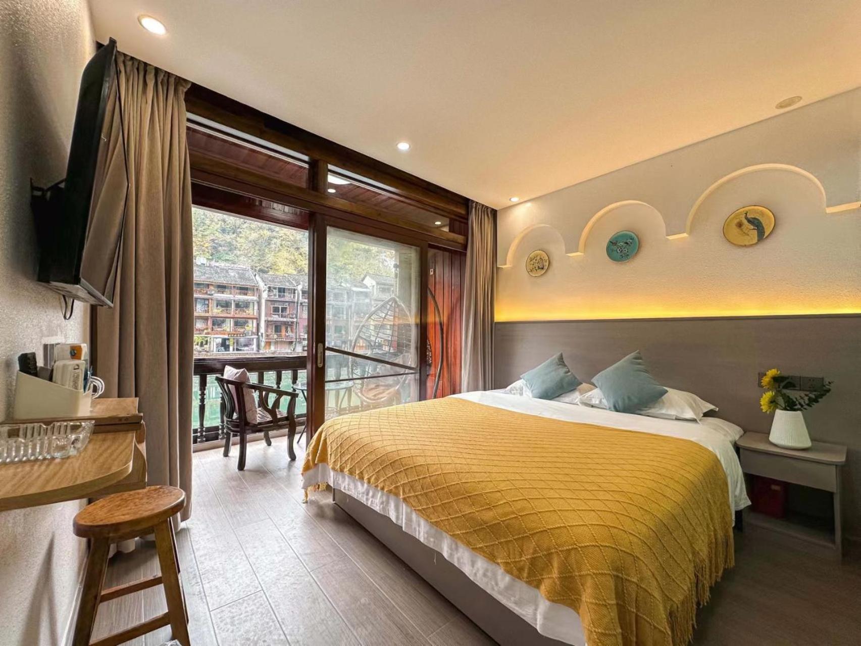 Fenghuang Ancient Town Lazy Cat Riverside Inn Exterior photo