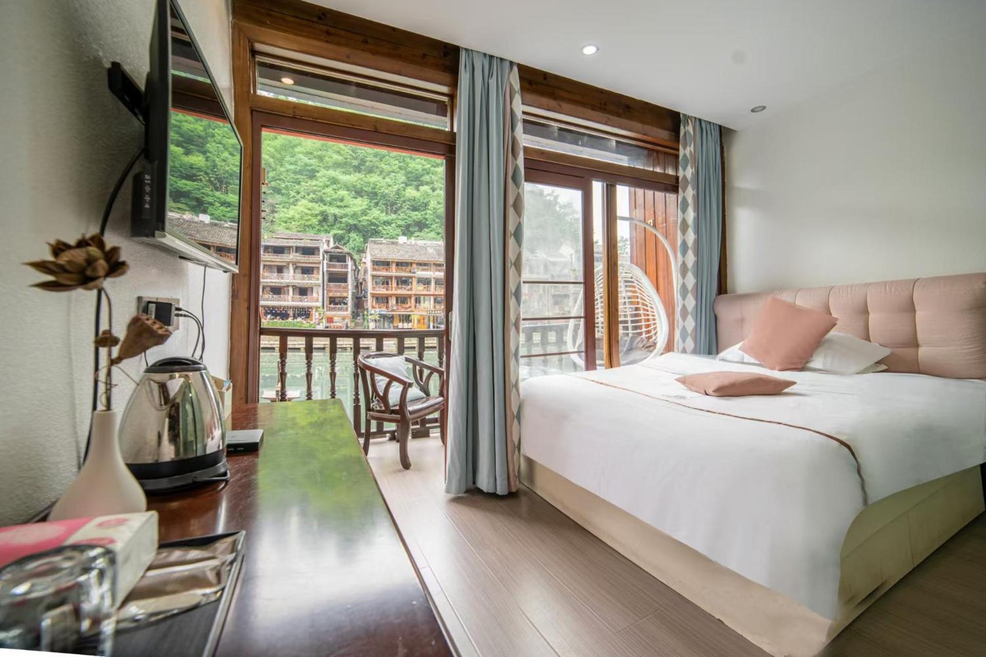 Fenghuang Ancient Town Lazy Cat Riverside Inn Exterior photo