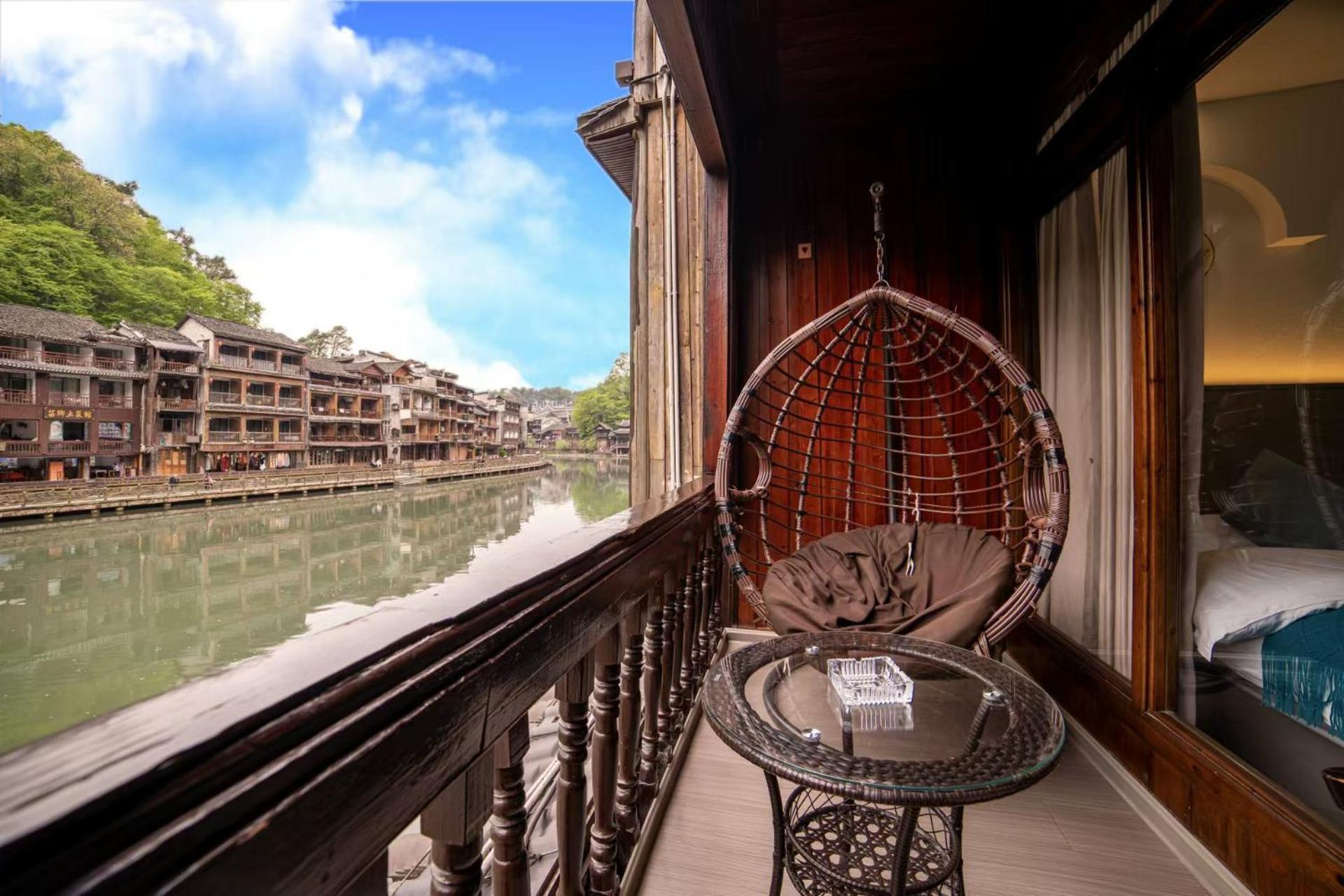 Fenghuang Ancient Town Lazy Cat Riverside Inn Exterior photo